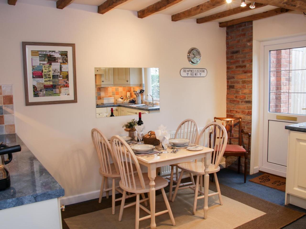 Cream Door Cottage Kidderminster Exterior photo